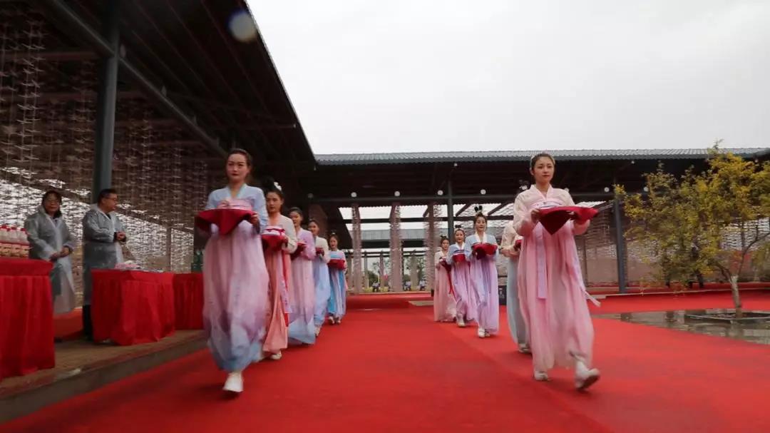 5db3a3e9d450f.jpg 5db3a3e9d450f.jpg